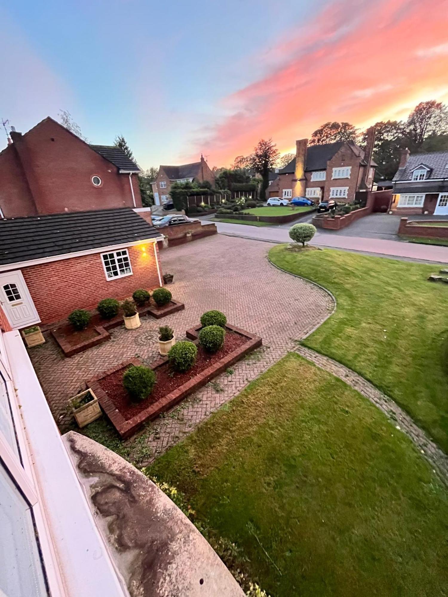 Unwind In Comfort At Cosy Caradus Free Parking Birmingham Exterior photo